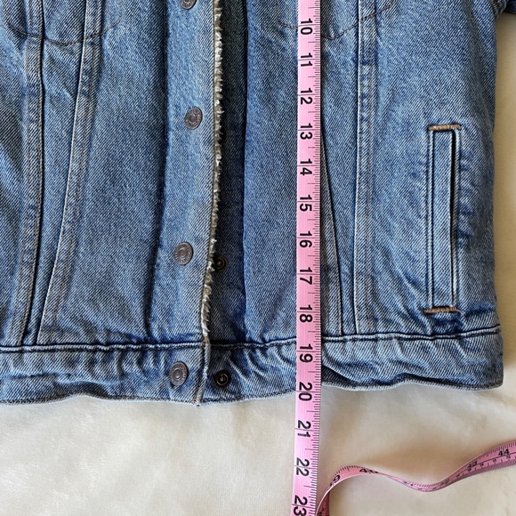 Levi's Original Sherpa Trucker Jacket - Picture 11 of 12